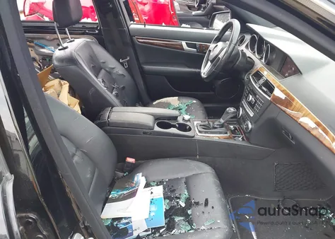 2013 Mercedes-Benz C 300 Luxury 4Matic/Sport 4Matic z USA, uszkodzony, nr VIN WDDGF8AB3DA811048